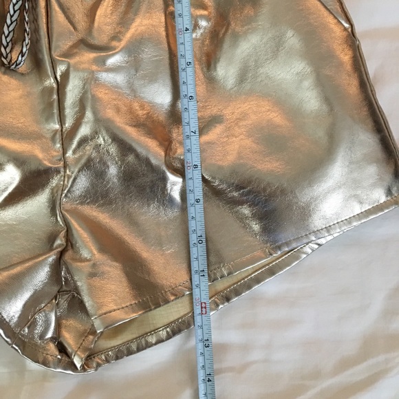 Rose Gold Shorts with Pockets and Drawstring - Picture 6 of 8